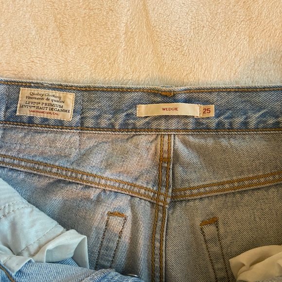 Levi’s Wedgie Jeans - Picture 2 of 5